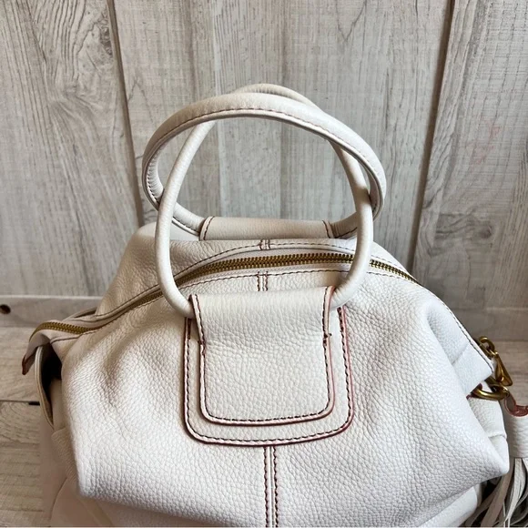Hobo Sheila Large Satchel W Guitar Strap In Powder White - Picture 11 of 16